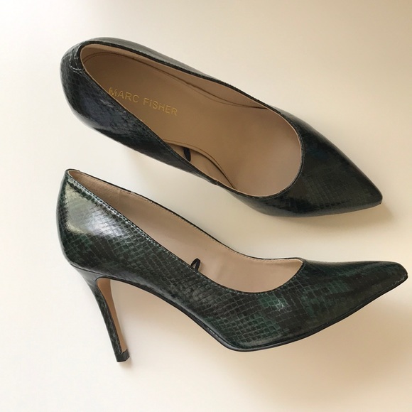 OR BEST OFFER! Marc Fisher green snake skin heels - Picture 1 of 2